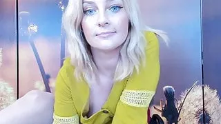 vicious blonde masturbate