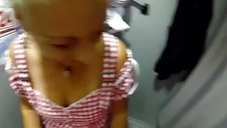 Mandy Mystery, erst in der Umkleide dann im Auto gefickt