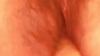 Blonde MILF mit Vibrator