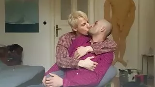 Twink ist immer hungrig nach rohem Schwanz