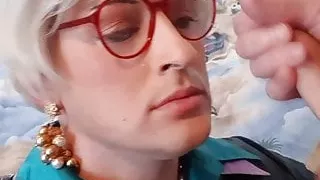 Milf Ilona bekommt ihre Eiercreme für Ostern