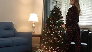 Teen in festive solo toys her pussy and cums