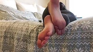 Mistress relaxes and loser just watches – No TOUCHING