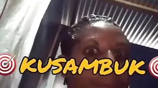 Meri Kimbe pilai wantaim Kan lips na kapsait kisim filins