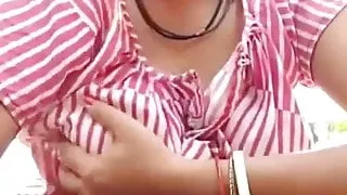 Desi village bhabhi showing boobs
