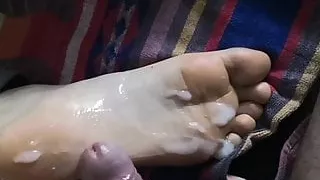 Cum on soles (empty my balls)