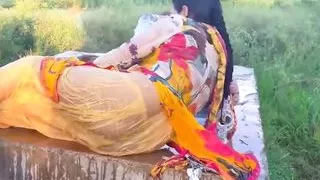 Desi Village Bhabhi Nangi Hokar Khet Me Nahate Huye