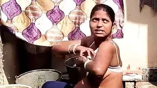 Muslim Pregnant Aunty Bathing