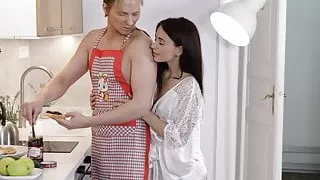 RIM4K. Seductive brunette loves using her tongue in her man