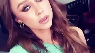 Una Healy looking beautiful in light blue top