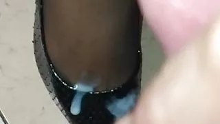 masturbieren und Sperma auf Schaufensterpuppe