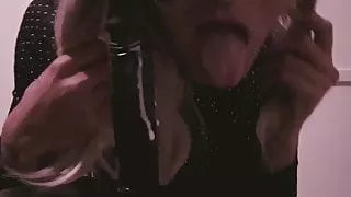 xsannetjuhx loves blowing cock