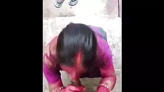 Holi Ki Subeh Bhabhi se Apna Kala Mota Lund Chuswaya
