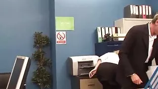 Blondes in office fourway give head to shlong