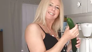 EXTREME HUGE CUCUMBER for a fit and Sexy German MILF! Gape!