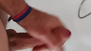 Amaterji, Geji, Samozadovoljevanje, Tuš