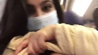 Coquine montre ses seins