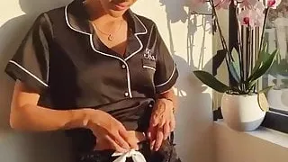 Iris Mittenaere en peignoir sexy noir