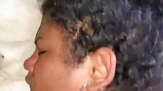 Una culona cogiendo de ladito