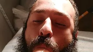 Con una polla en la boca se corre uno antes