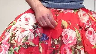 Wichse wichsen mit fließendem Blumenrock Sperma