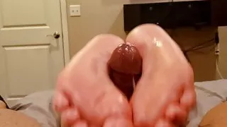 Quick footjob cum