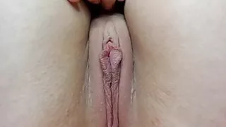 Wonderful shaved cunt, close-up, amateur