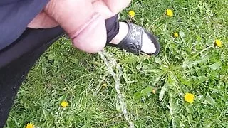 Ich beim Pinkeln im Freien