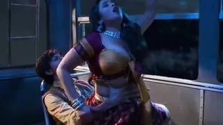 Hindi Movie - Mastraam BHABHI KI CHALTI BUS ME CHUDAI