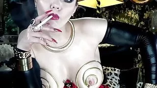 Smoking Fetish Queen