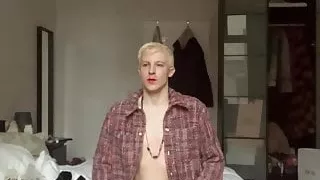 Twink ist immer hungrig nach rohem Schwanz