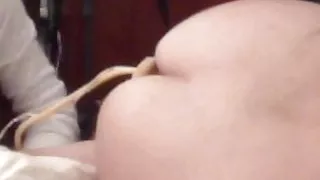 Diese Anal-Oma hält ihren Arsch wirklich sehr fickbar