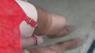 Alte Schule, rechte Strümpfe und rotes Strumpfband