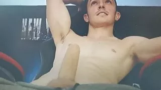 Kolumbianischer Kerl spielt mit seinem Schwanz und Arsch vor der Kamera