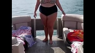 Beautiful bbw shaking her ass