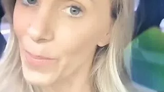 Loira rica cai na net dando o cu