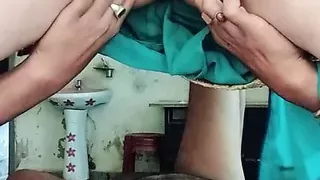Desi bhabhi ke bur ka namkin aur khatta pani .