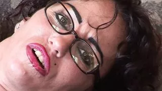 Sie ist Grundschullehrerin, wuerdest du sie knallen ?