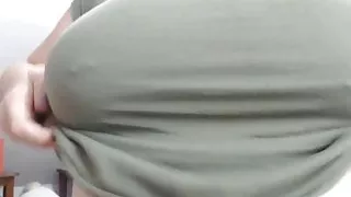 Ryren Sinn banging her pussy and squirting like a nynpho