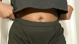 Yummy black girl shows her stuff