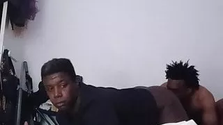 Muffiges Alphamännchen züchtet Weichei