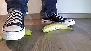 Converse food crush  banana