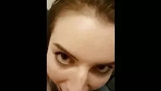 Meuf exhib qui aime la bite