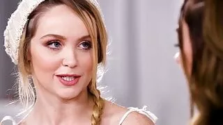 Petite reporter confesses she wants to lick the busty blonde