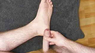 Massive Cumshot On My Foot !