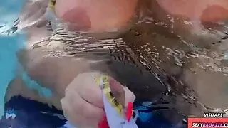 Pawg Girl Scopata Duramente In Piscina