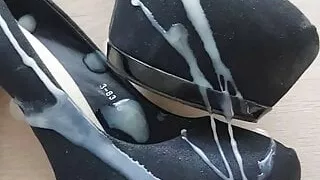 Big cumshot on high heels