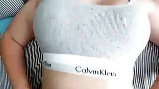 Giovani Scopare Attraverso Le Mutandine Di Calvin Klein - Bi