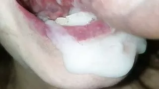 Blasen, Sperma, Sperma im Mund, Abspritzen, Schlucken, Sperma Schlucken
