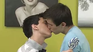 Lollipop twink Colby London barebacked by gay Skyelr Bleu